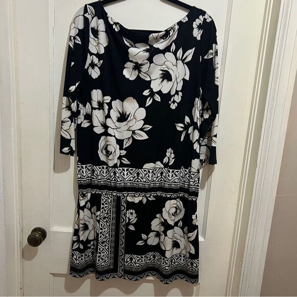 Pretty "Fold Under" White House Black Market 3/4 sleeve Dress Women's XL - Picture 2 of 9